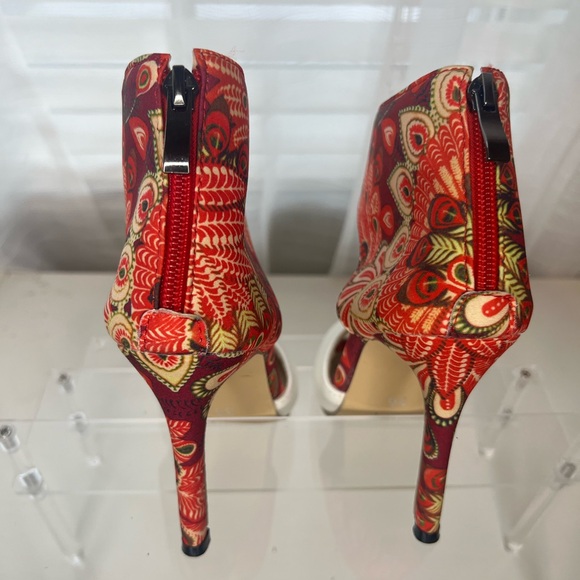 Elegant Red and White High Heels with Ankle Strap - Picture 5 of 8